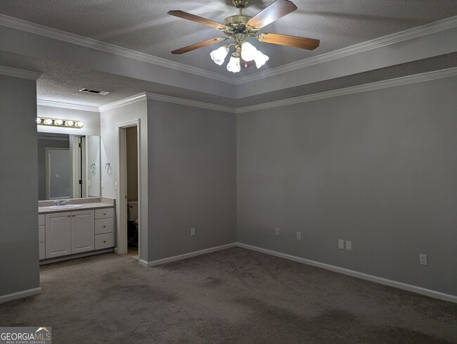 Building Photo - 22 Hidden Creek Dr