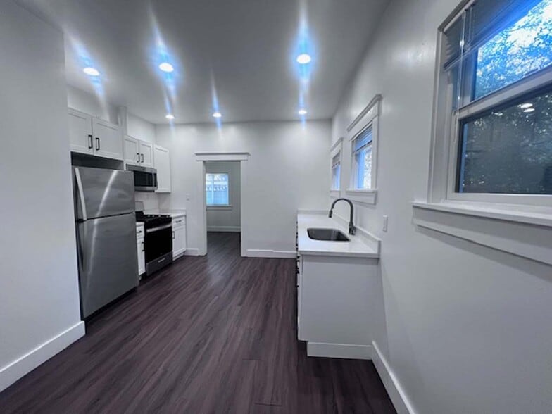 Building Photo - 1301 Adeline St