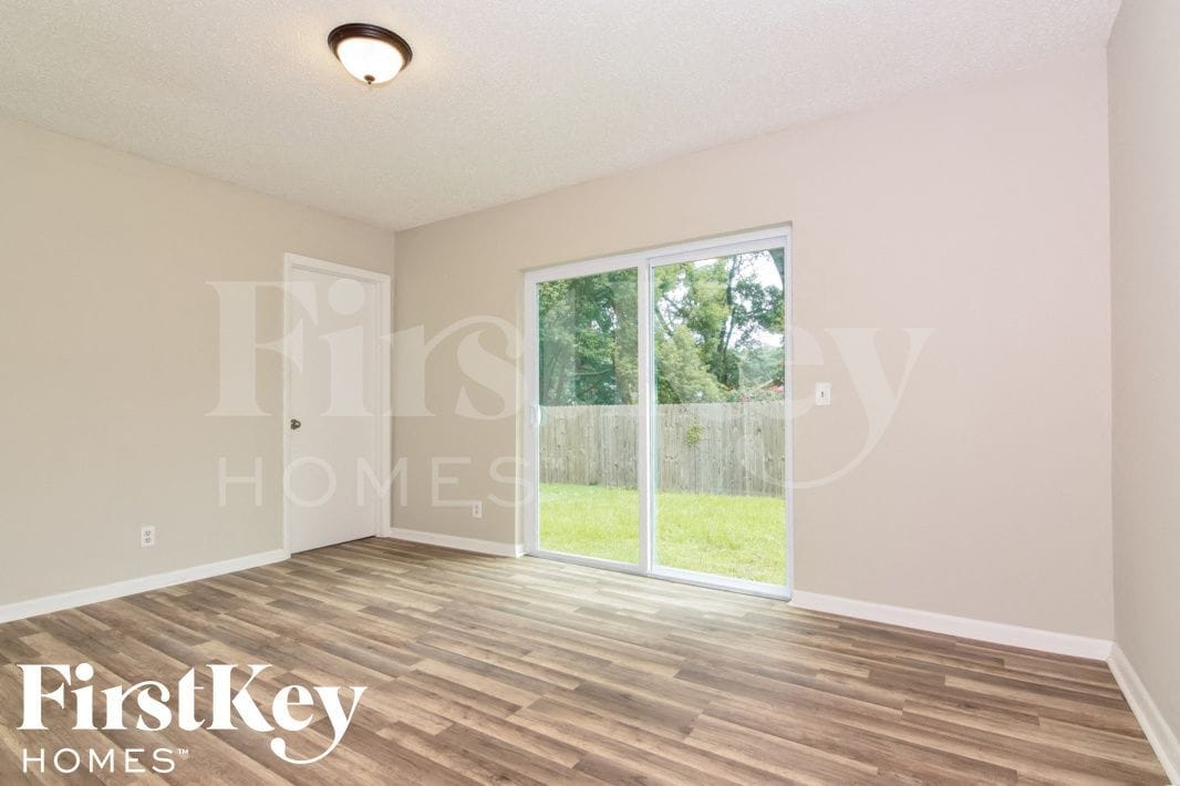 Building Photo - 500 Brenda Dr