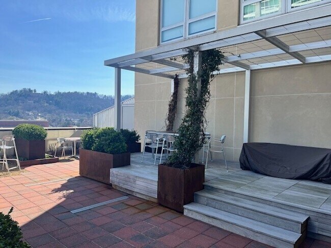 Building Photo - Amazing Studio with Patio and Views