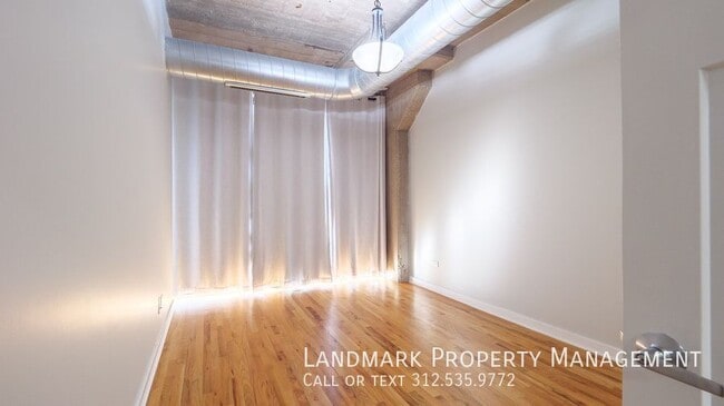 Building Photo - 1069 W 14th Pl