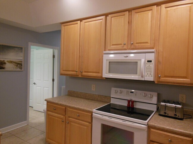 Building Photo - 908 Resort Cir