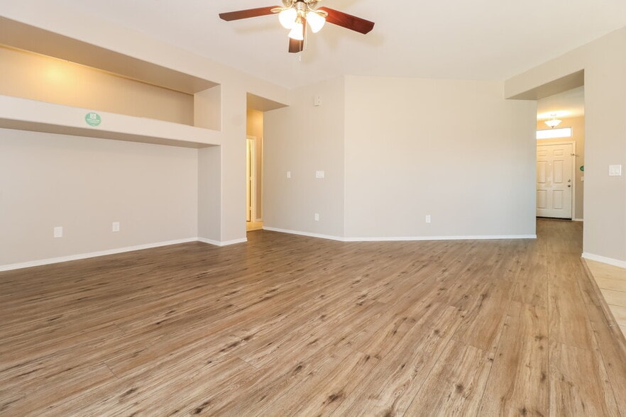 Building Photo - 25571 W St James Ave