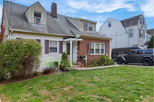 Building Photo - Spacious 1-Bedroom Apartment with Bonus Li...