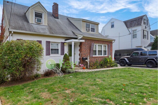 Building Photo - Spacious 1-Bedroom Apartment with Large Living & Dining Areas – Prime Hackensack Location