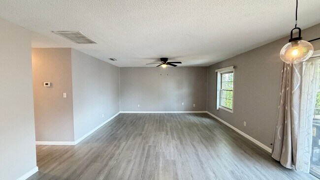 Building Photo - Timeless Charm Meets Modern Living — A 2BD/2BA Casselberry Gem You’ll Fall In Love With! WASHER &...