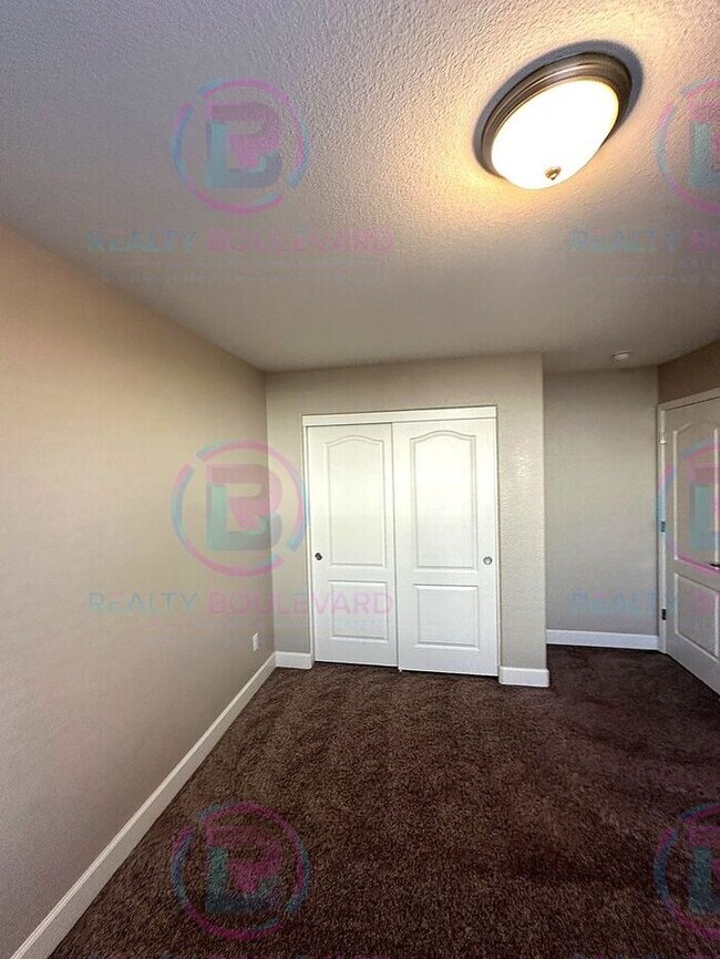 Building Photo - Welcome to your dream home in Spanish Springs, nestled off the serene Calle de la Plata. 2 Year l...