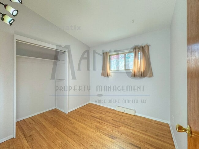 Building Photo - Clean & Quiet Northside Home