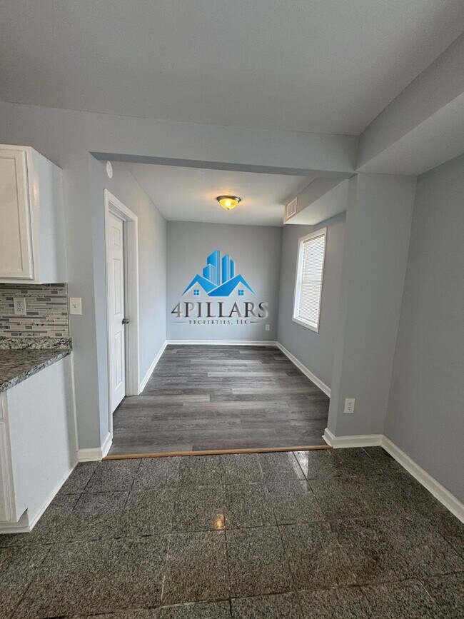 Building Photo - 3904 Deodar St