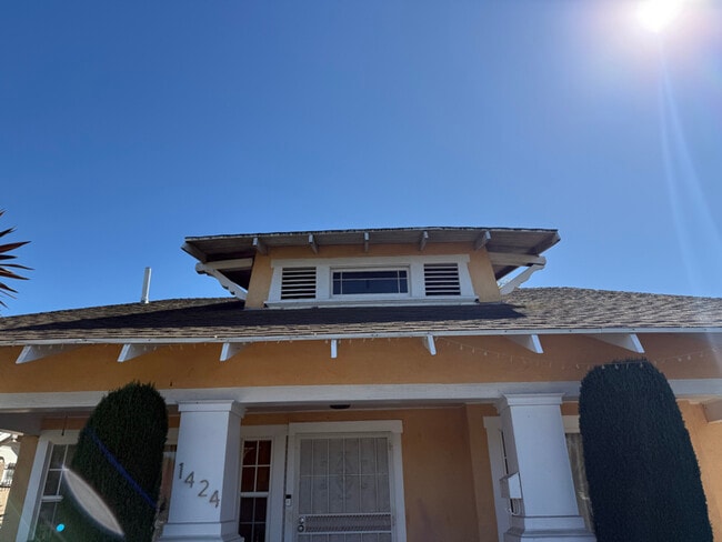 Building Photo - 1424 W 45th St