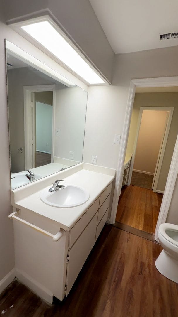 Building Photo - 153 Holland Park Cir
