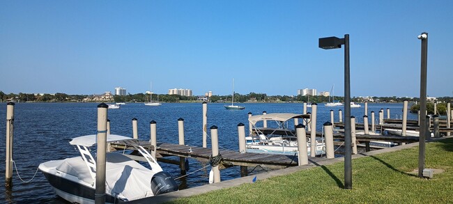 Building Photo - furnished apartment with intracoastal acce...