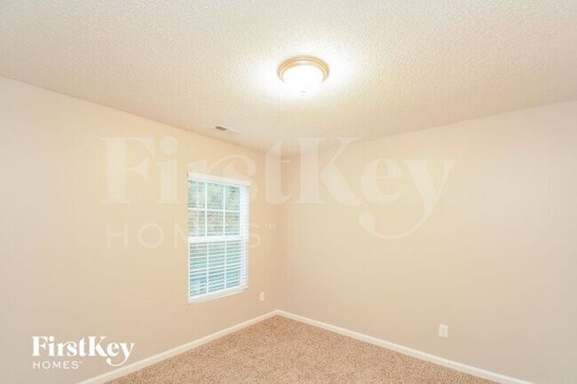 Building Photo - 125 N Honey Springs Ave