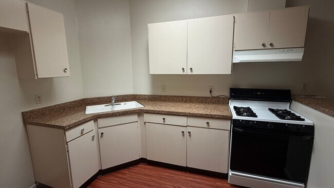 Building Photo - ? Just listed and won’t last long! 2 bed, 1.5 bath condo with private patio yard & in-unit washer...