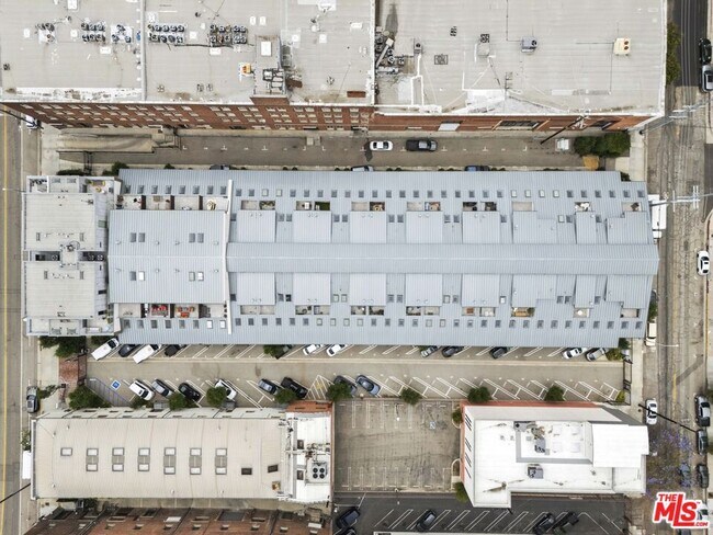 Building Photo - 940 E 2nd St
