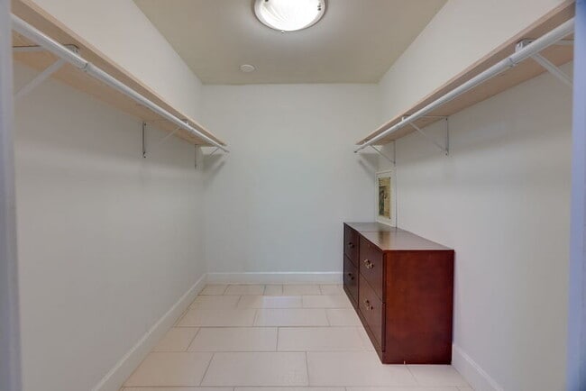 Building Photo - 3321 NE Peerless Pl