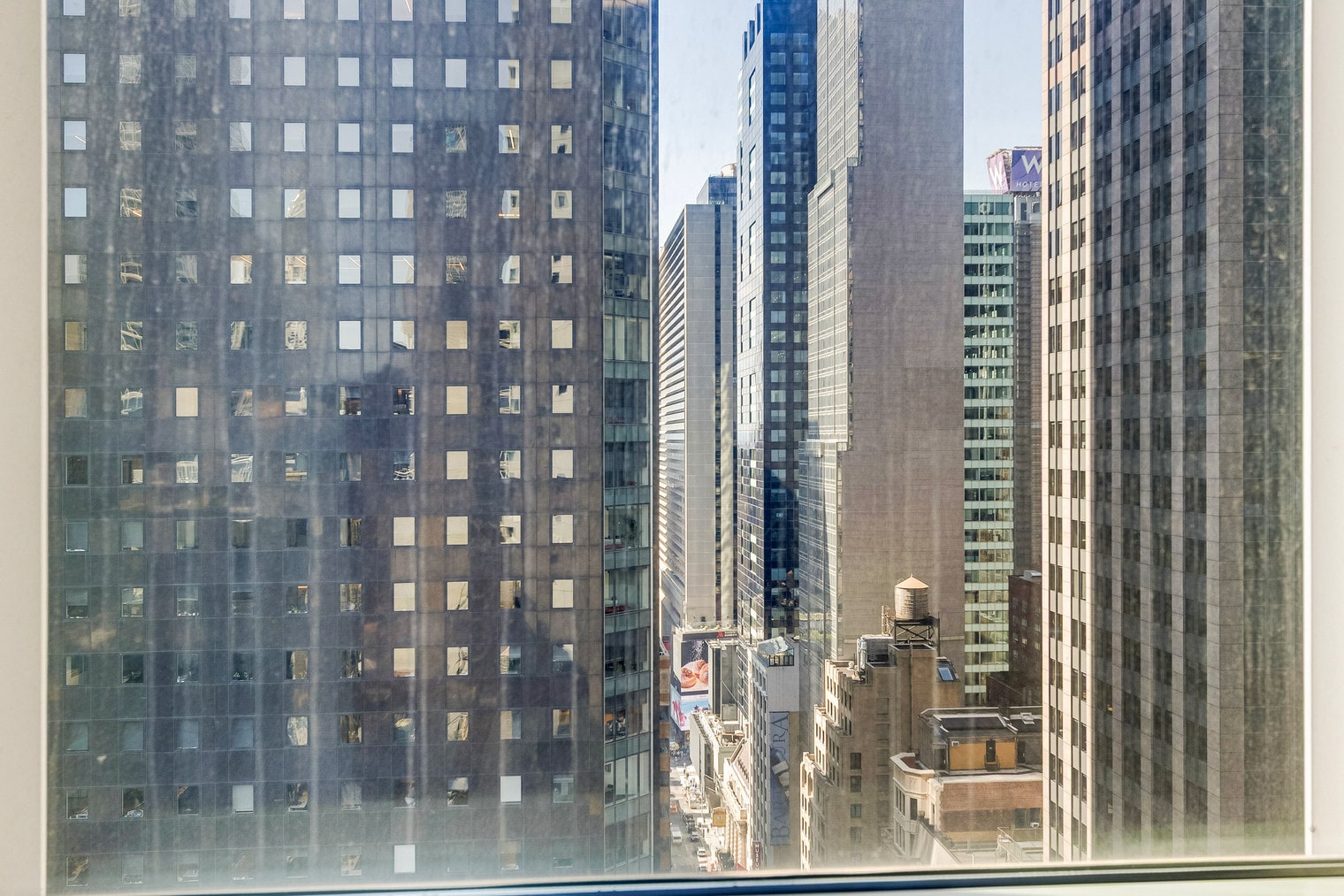 Building Photo - 70 W 45th St