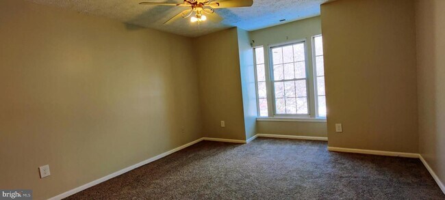 Building Photo - 902 Cedar Crest Ct