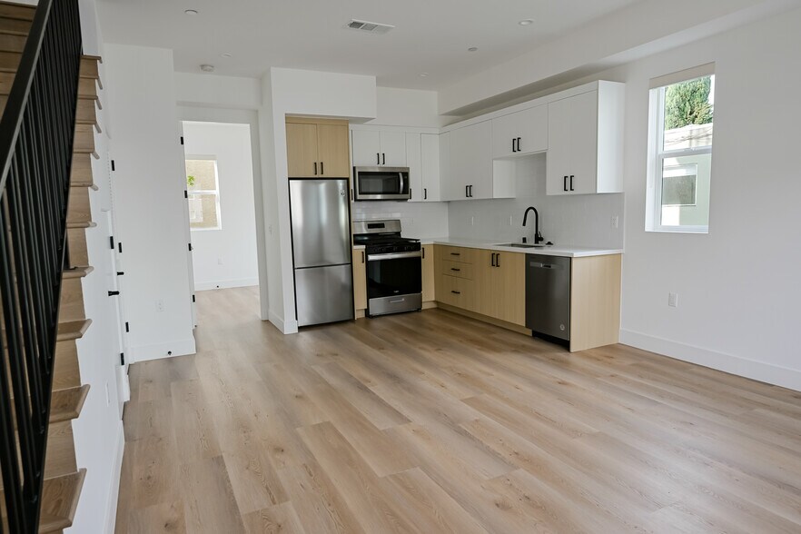 Building Photo - 11241 Morrison St