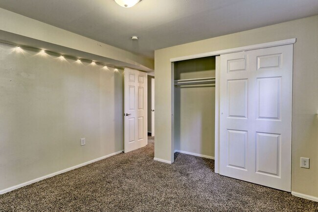 Building Photo - 4 Bedroom 2 Bath home in Midtown Fort Collins