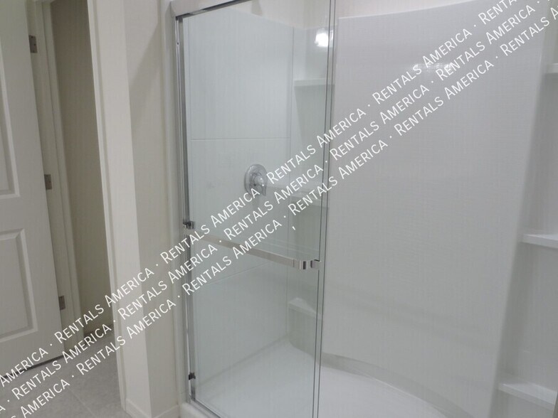 Building Photo - 378 S Borromeo Dr