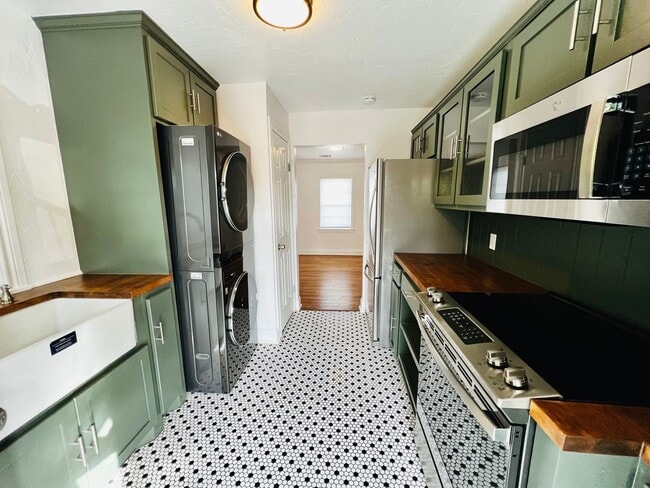 Building Photo - Beautiful 1BD 1BA Apartment in Historic Crown Heights!!!