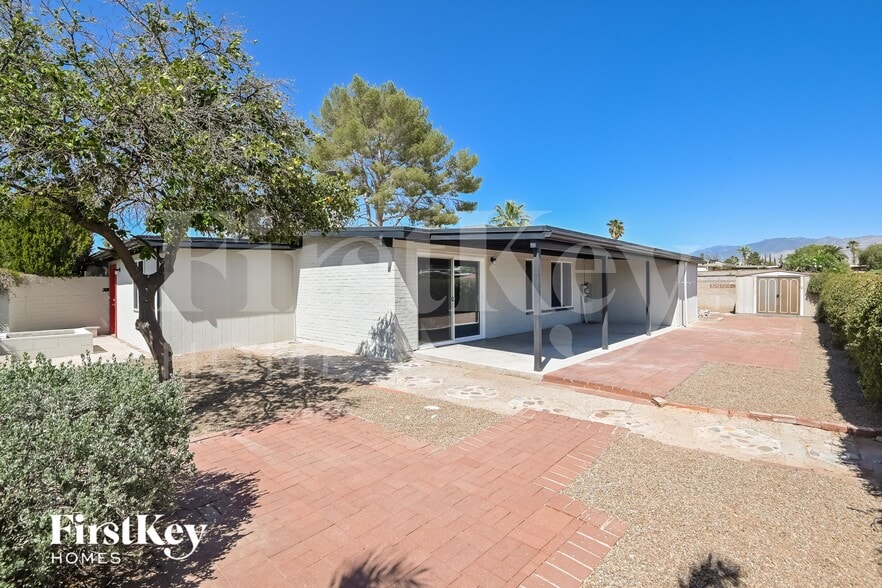 Building Photo - 9240 E Dolores St