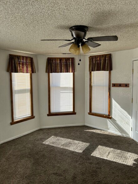 Building Photo - 301 W Abriendo Ave