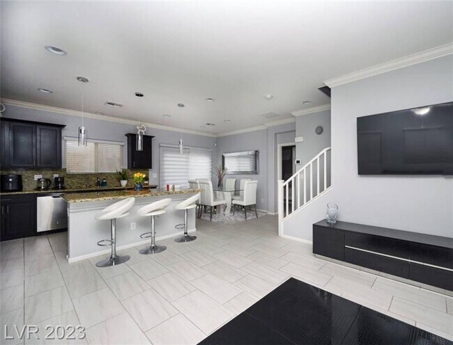 Building Photo - BEAUTIFUL HOME IMMACULATE AND READY TO MOVE-IN