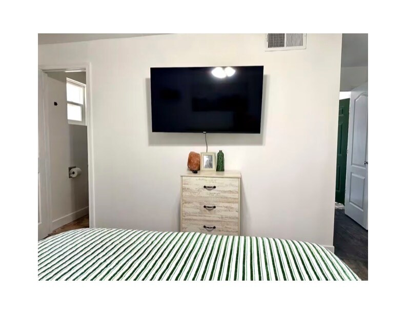 Building Photo - 187 W Center St