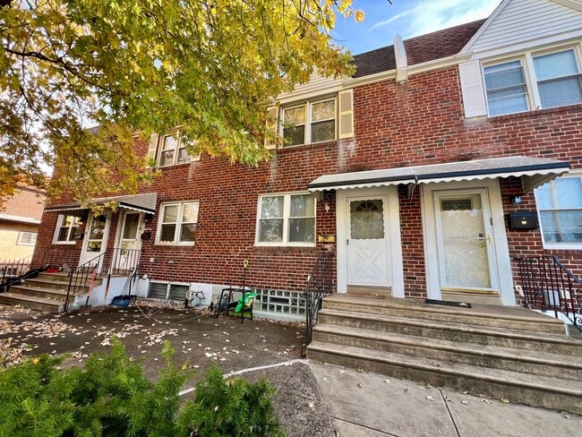 Building Photo - Beautiful 3bed-1.5 bath Home in Ambler!