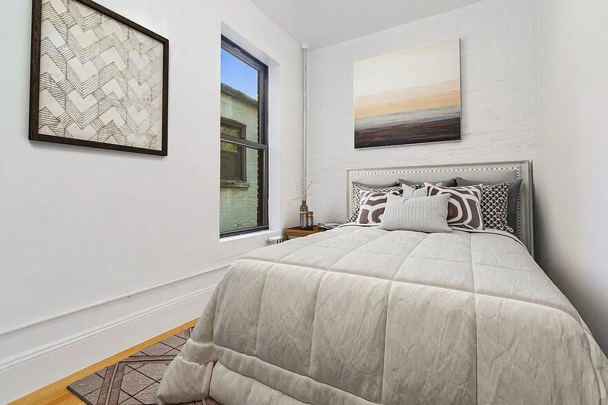 Building Photo - 117 Perry St