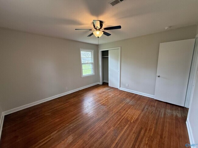 Building Photo - 804 Williams St