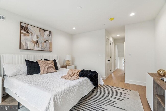 Building Photo - 1106 N Bodine St