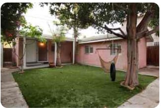 Building Photo - 2832 S Sycamore Ave