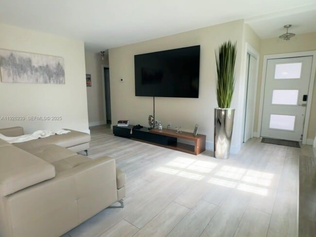 Building Photo - 19066 Bob-O-Link Dr