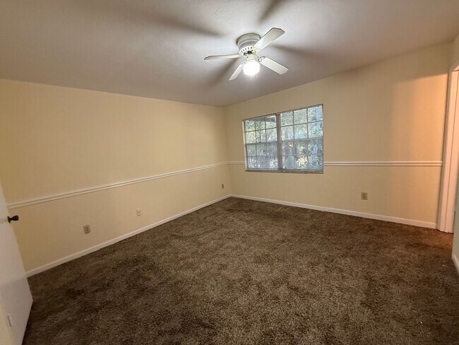 Building Photo - Comfortable SW Gainesville Home with Large...