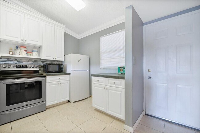 Building Photo - 9894 Nob Hill Ln
