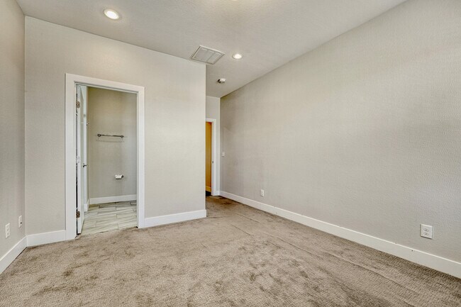 Building Photo - 534 S Lincoln St