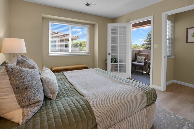 Building Photo - Excellent Santa Clara Location! Open Floor Plan! Granite Counters!