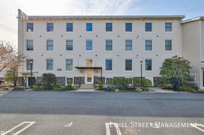 Building Photo - 114 Front St