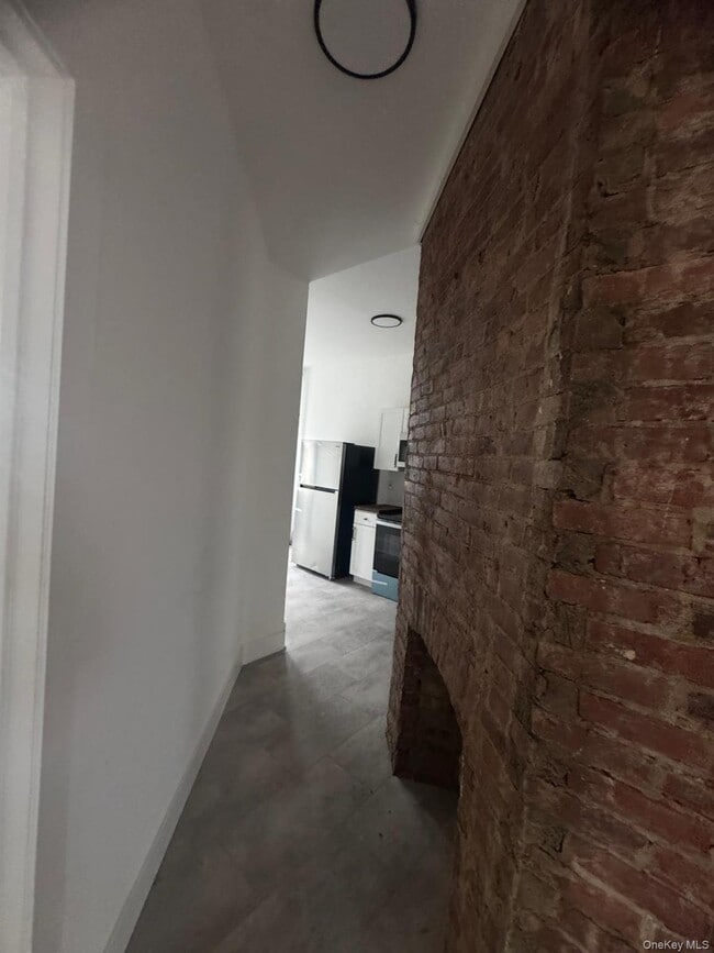 Building Photo - 301 Warburton Ave