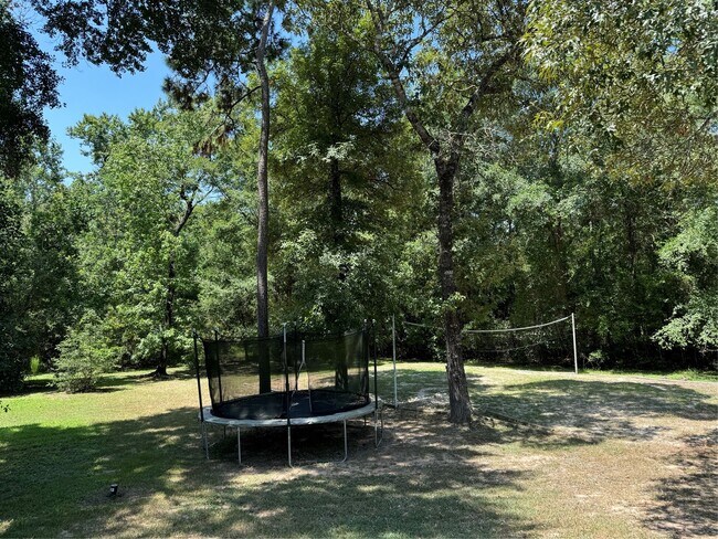 Building Photo - 427 Trace Way Dr