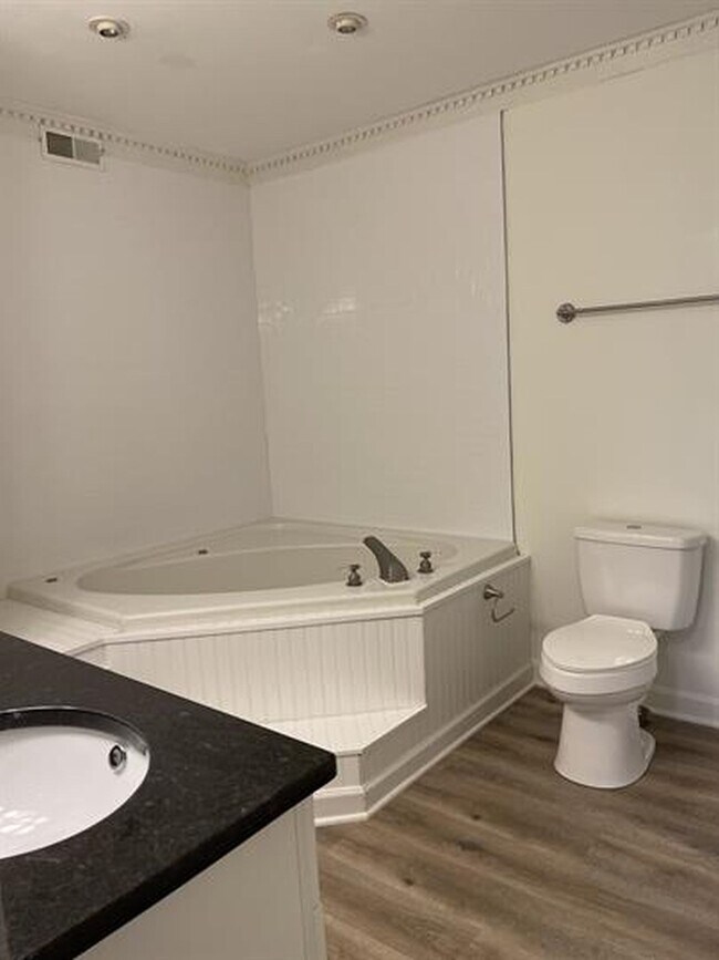 Building Photo - 509 11th St