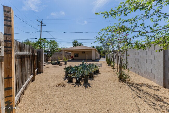 Building Photo - 1908 E Harvard St