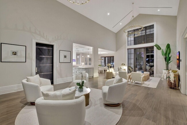 Building Photo - 400 Mola Ave