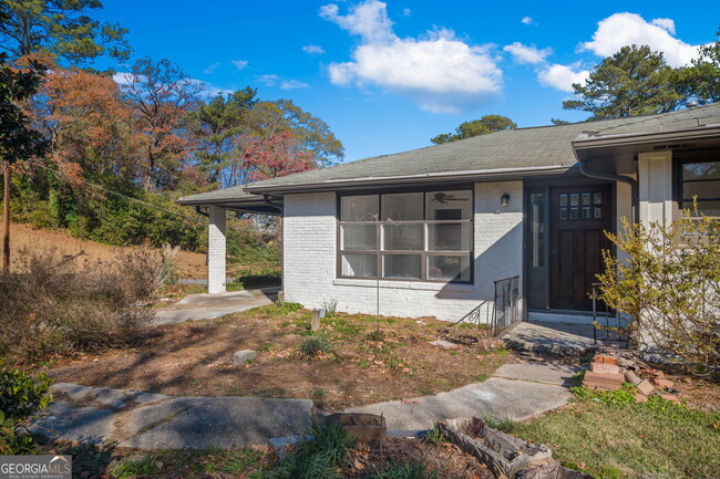 Building Photo - 1954 Woodbine Terrace NE