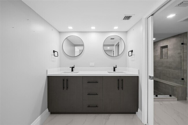 Building Photo - 3900 Galt Ocean Dr