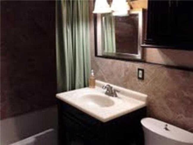 Building Photo - 619 37th St