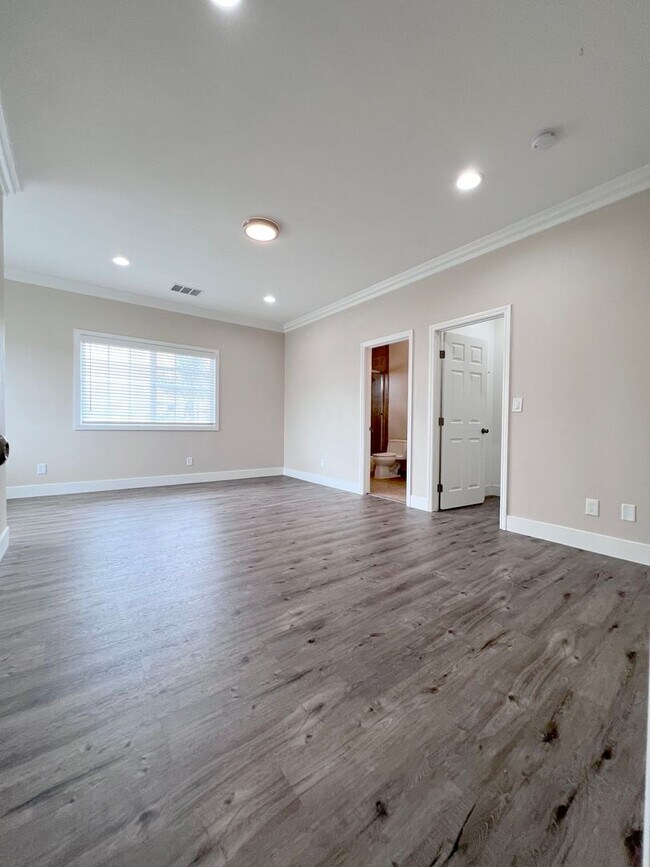Building Photo - NEW AC - Bright & Spacious Single-Family Home with Pool